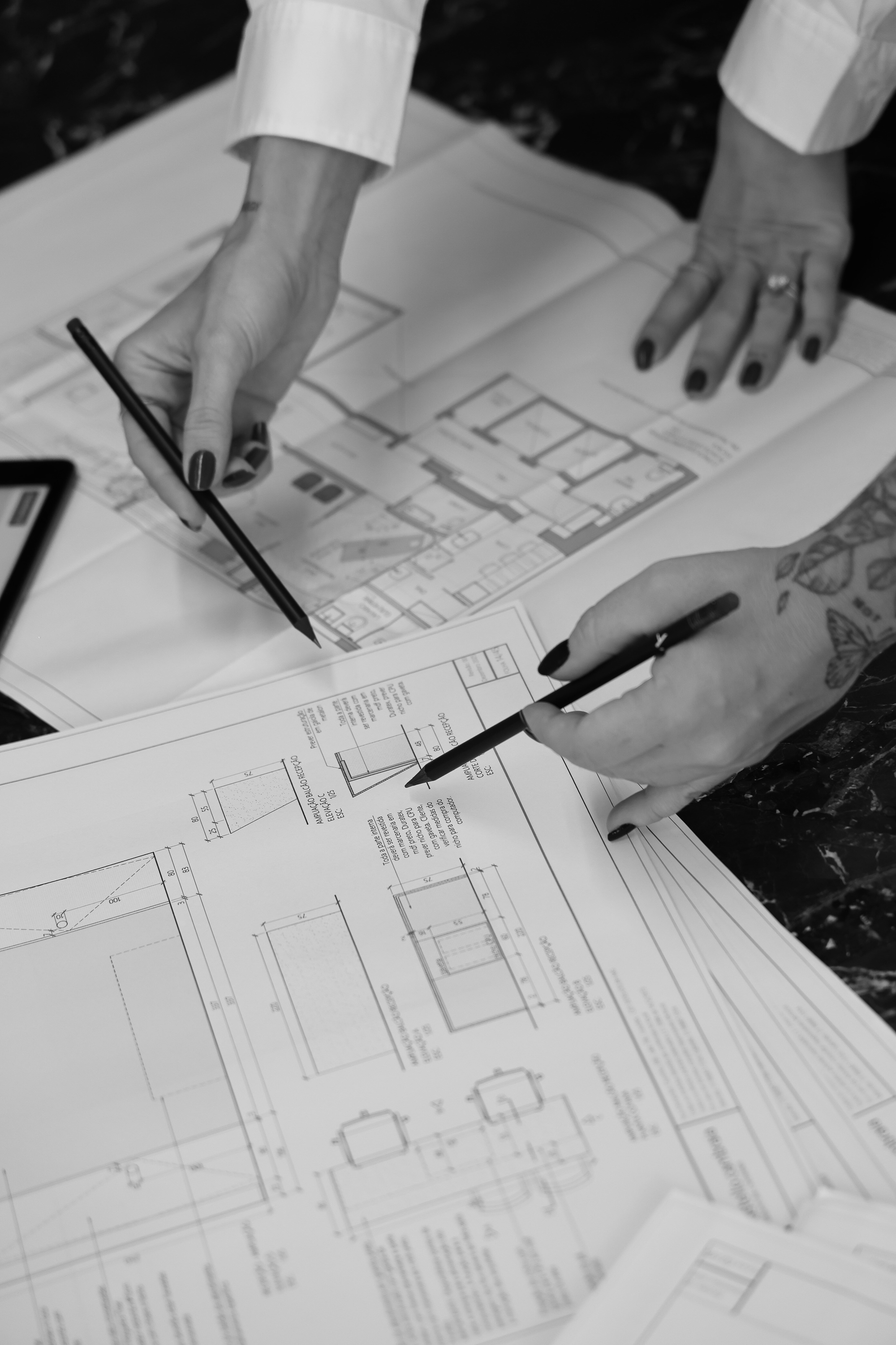 Processo criativo do escritório sobre desenhos técnicos
